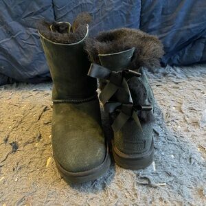 Women’s black Bailey bow Ugg boots size 10